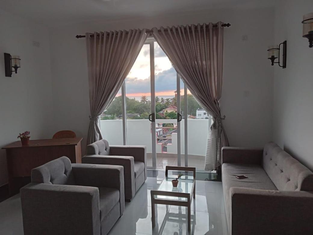 Para Inn Residence Dehiwala-Mount Lavinia Luaran gambar